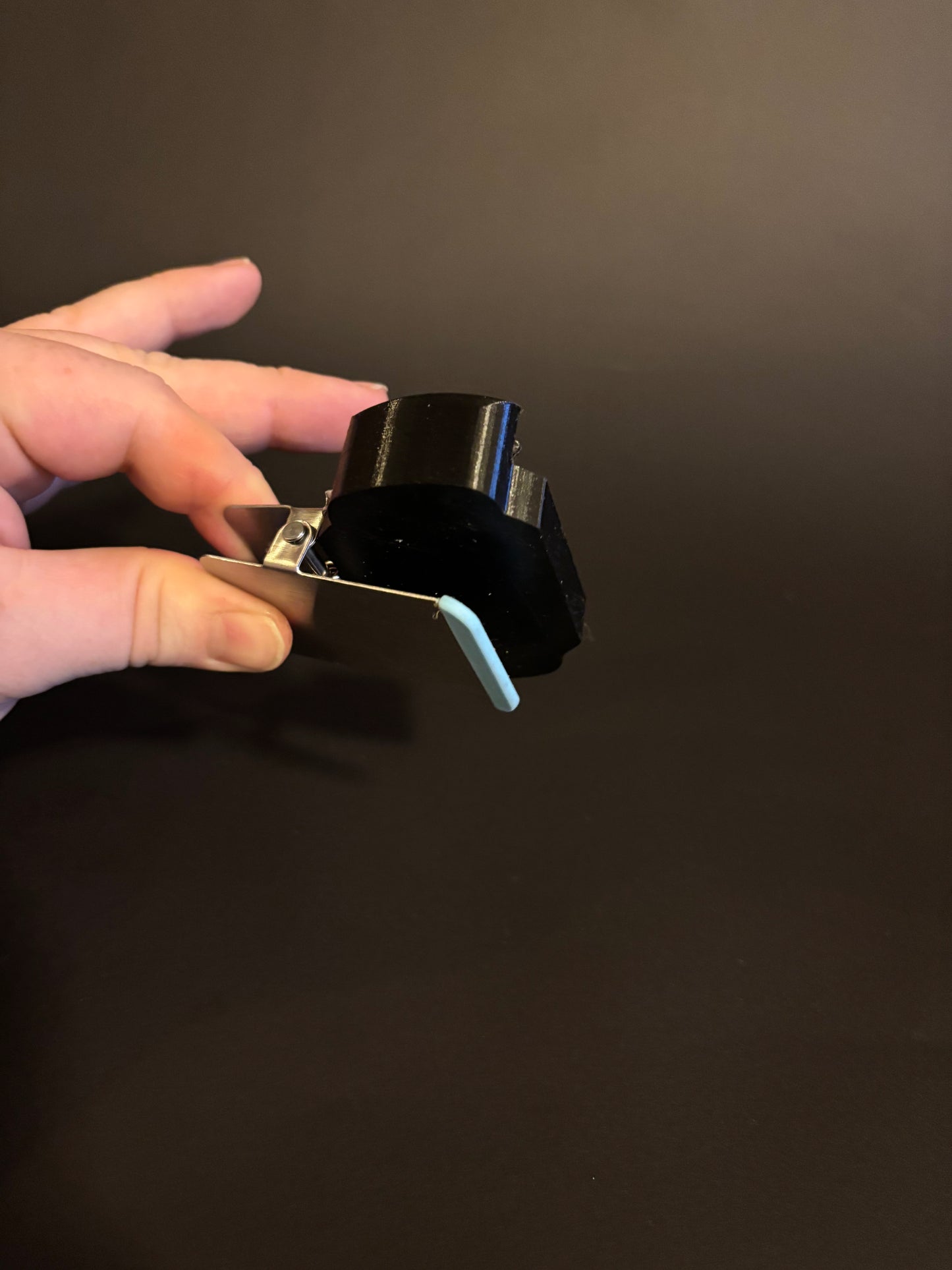 Clip-On Mount for USB-Powered Lamps