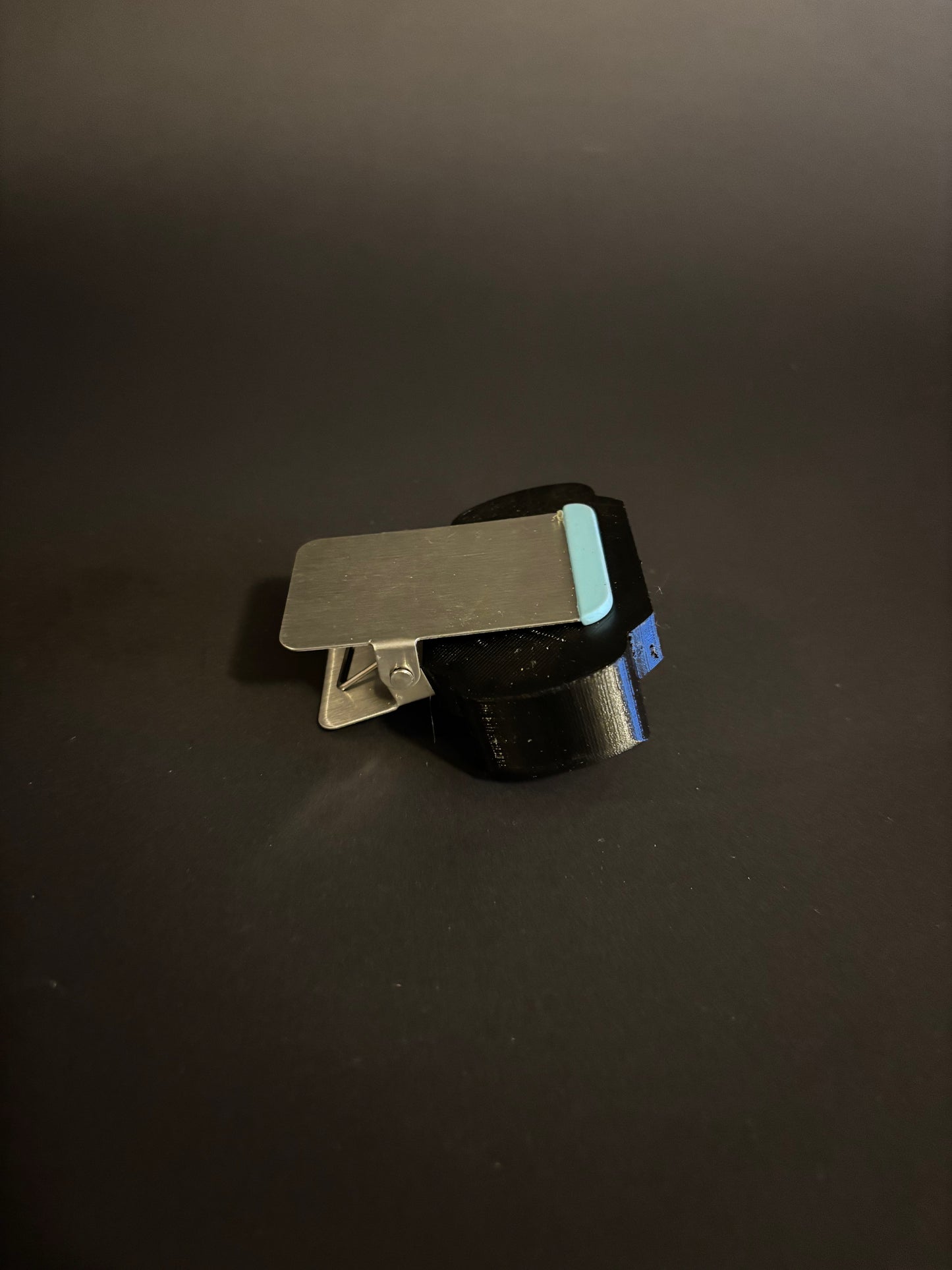 Clip-On Mount for USB-Powered Lamps